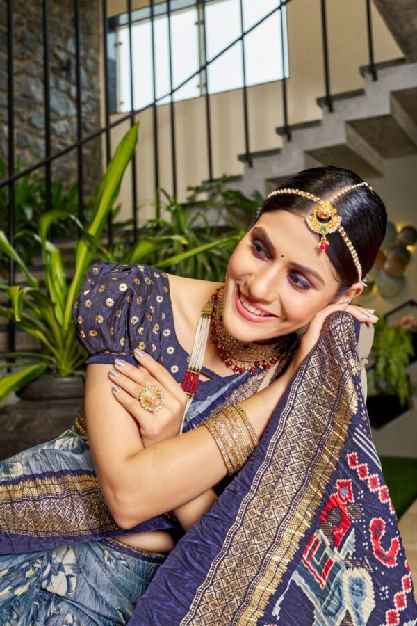 Foil Crush Patola Saree - Image 2