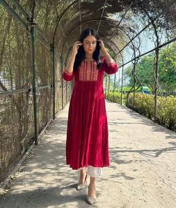 Visco Rayon Fabric Plated Flare Nayra Cut Kurti