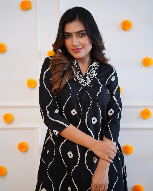 Rayon Kurta pant sets with beautiful neck Embroidery - Image 3