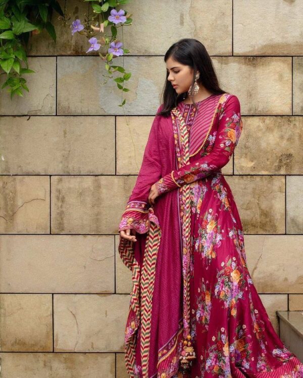 Women's Stylish Gown - Image 3