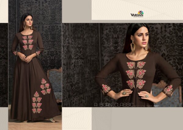 Maslin Gown With Embroidery